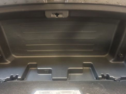 Used 2022 Chevrolet Traverse LT w/ LT Premium Package image 23