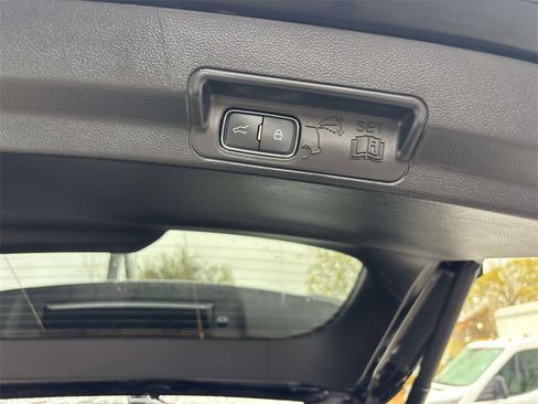 Used 2025 Ford Explorer ST-Line w/ ST-Line Street Pack image 17