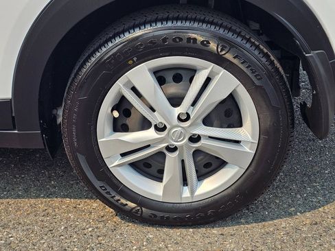 Used 2024 Nissan Kicks S FWD image 9