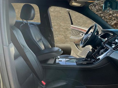 Used 2018 Ford Taurus Limited image 6