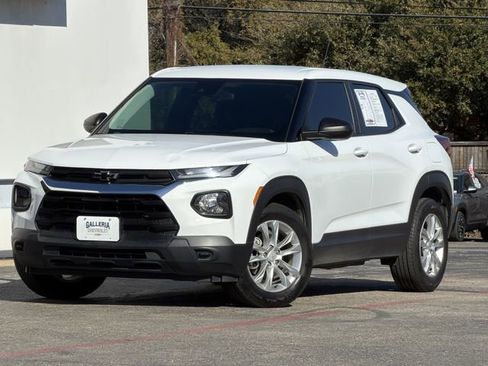 Used 2022 Chevrolet TrailBlazer LS image 2
