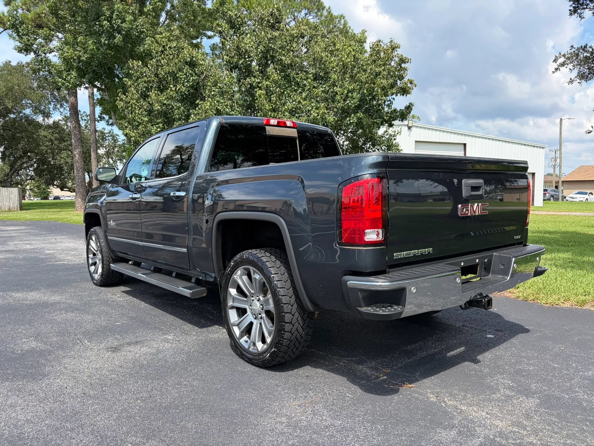 Used 2018 GMC Sierra 1500 SLT w/ Texas SLT Premium Package AWD/4WD image 5