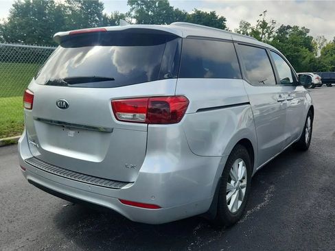 Used 2016 Kia Sedona LX w/ Option Group 020 FWD image 2