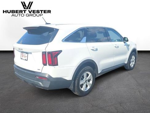 Used 2023 Kia Sorento LX AWD/4WD image 6