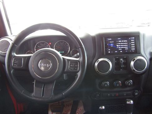 Used 2018 Jeep Wrangler Unlimited Sahara image 5