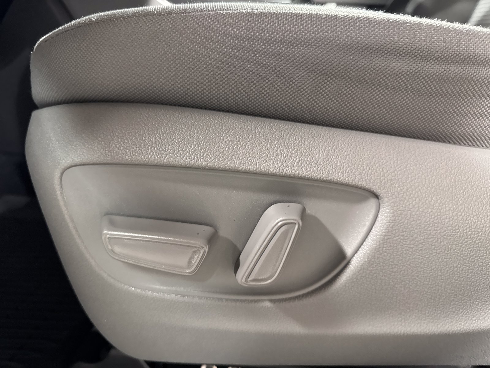 Used 2020 Toyota Highlander LE AWD/4WD image 16
