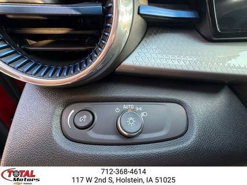 New 2026 Chevrolet Trax LT w/ Sunroof Package FWD image 17