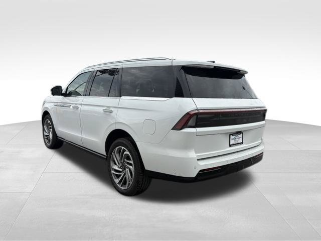 Used 2025 Lincoln Navigator Reserve AWD/4WD image 11