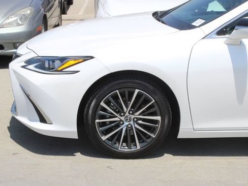 Certified 2025 Lexus ES 350 w/ Premium Package FWD image 4