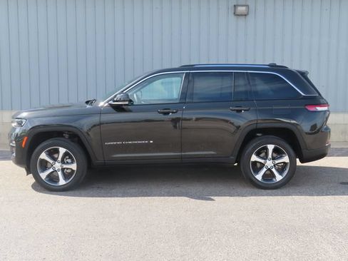 Used 2023 Jeep Grand Cherokee Limited w/ Luxury Tech Group II AWD/4WD image 10