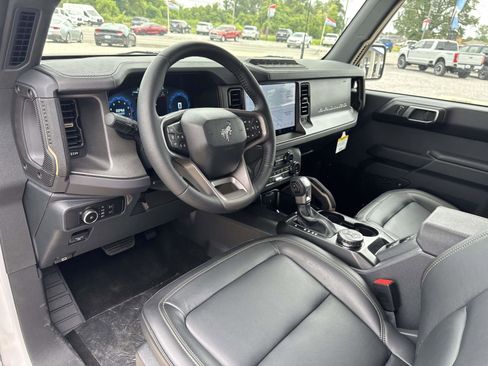 New 2025 Ford Bronco Badlands image 9