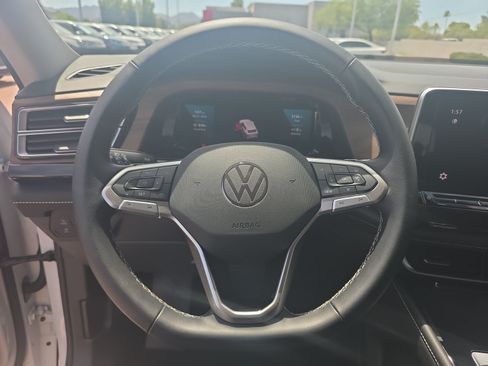 Used 2026 Volkswagen Atlas SE FWD image 9