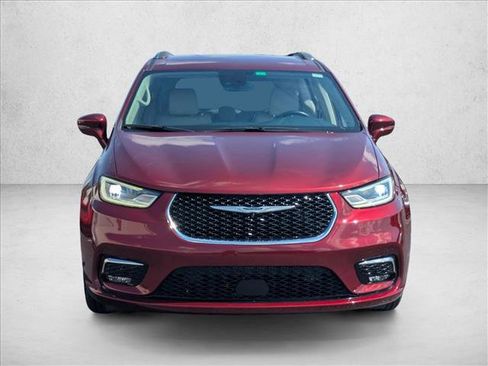 Used 2021 Chrysler Pacifica Touring-L w/ Premium & Safety Sphere Group FWD image 2
