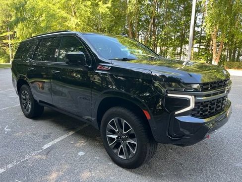 Used 2022 Chevrolet Tahoe Z71 w/ Luxury Package AWD/4WD image 2