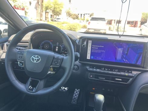Used 2025 Toyota Camry XSE image 10