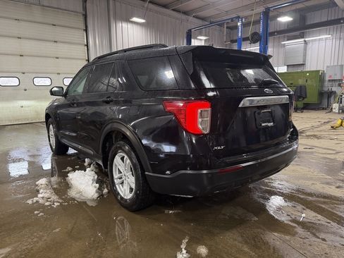 Used 2024 Ford Explorer XLT image 4