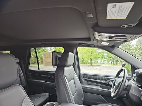 Used 2021 GMC Yukon Denali w/ Denali Premium Package AWD/4WD image 13