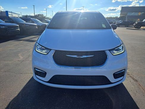 New 2026 Chrysler Pacifica Select FWD image 9