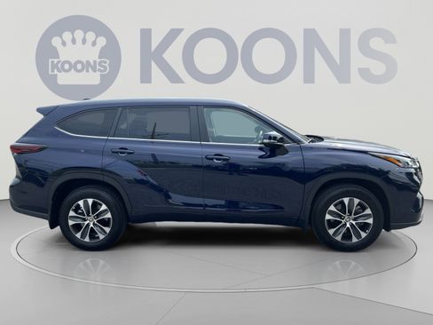 Used 2025 Toyota Highlander XLE AWD/4WD image 8