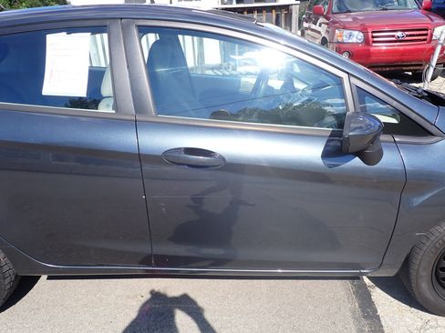 Used 2011 Ford Fiesta SE w/ 201A Rapid Spec Order Code image 8