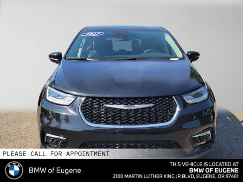Used 2023 Chrysler Pacifica Touring-L FWD image 8