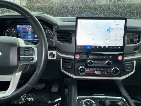 Used 2024 Ford Expedition Max XLT image 18