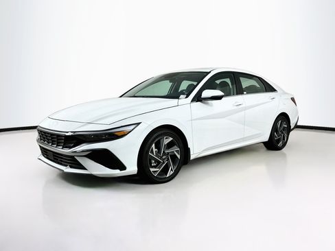 Used 2026 Hyundai Elantra Limited FWD image 3