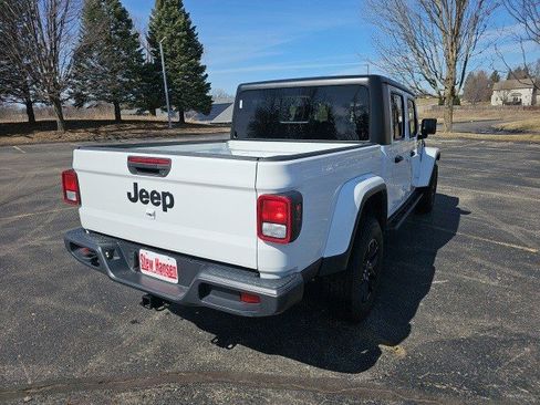Used 2022 Jeep Gladiator Sport image 6