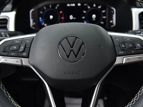 Used 2023 Volkswagen Atlas Cross Sport SE w/ Panoramic Sunroof Package image 18