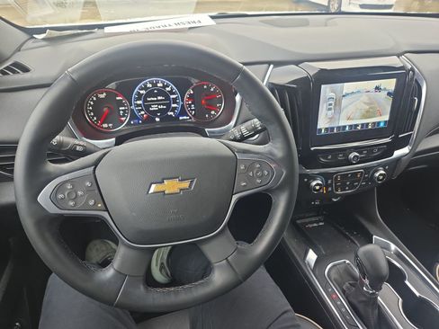 Used 2023 Chevrolet Traverse Premier image 13
