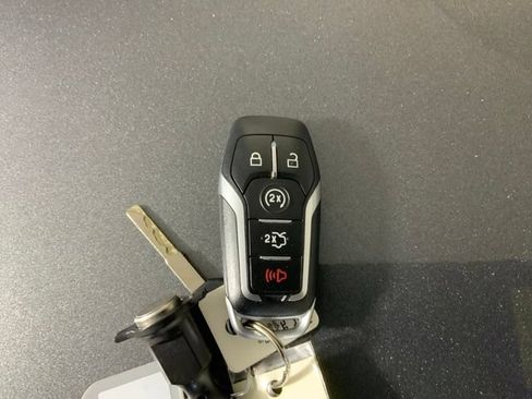 Used 2017 Ford Explorer XLT w/ Equipment Group 202A FWD image 38