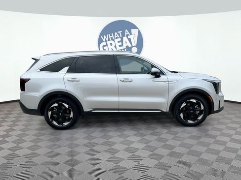 Certified 2025 Kia Sorento EX image 4