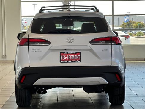 Certified 2023 Toyota Corolla Cross XLE FWD image 5