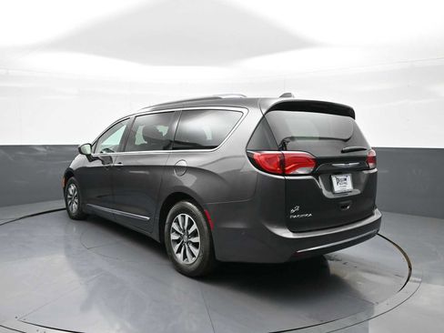 Used 2020 Chrysler Pacifica Touring-L Plus FWD image 8