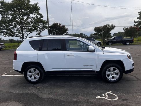 Used 2016 Jeep Compass Latitude FWD image 2