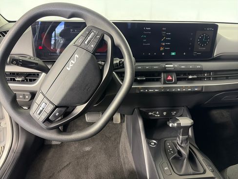 Used 2025 Kia K4 FWD image 3