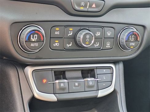 Used 2023 GMC Terrain SLT image 22