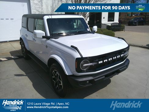 Used 2023 Ford Bronco Outer Banks image 1