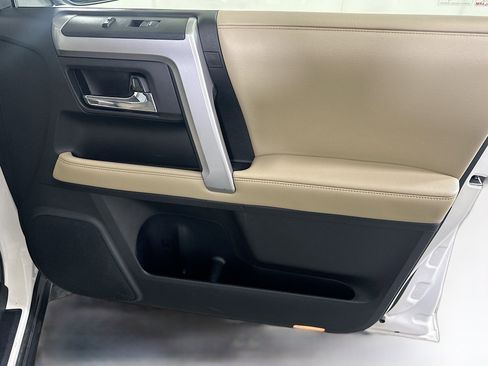 Used 2016 Toyota 4Runner SR5 Premium image 32