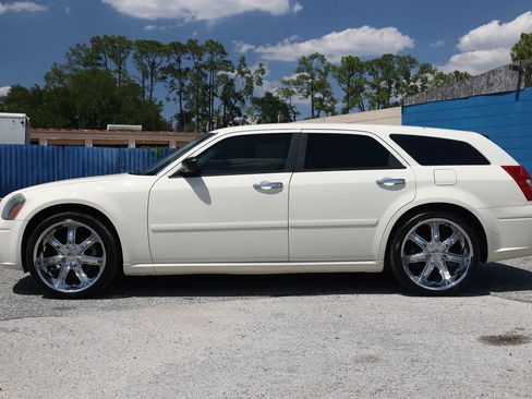 Used 2005 Dodge Magnum SE RWD image 3