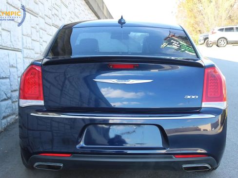 Used 2017 Chrysler 300 Limited image 7
