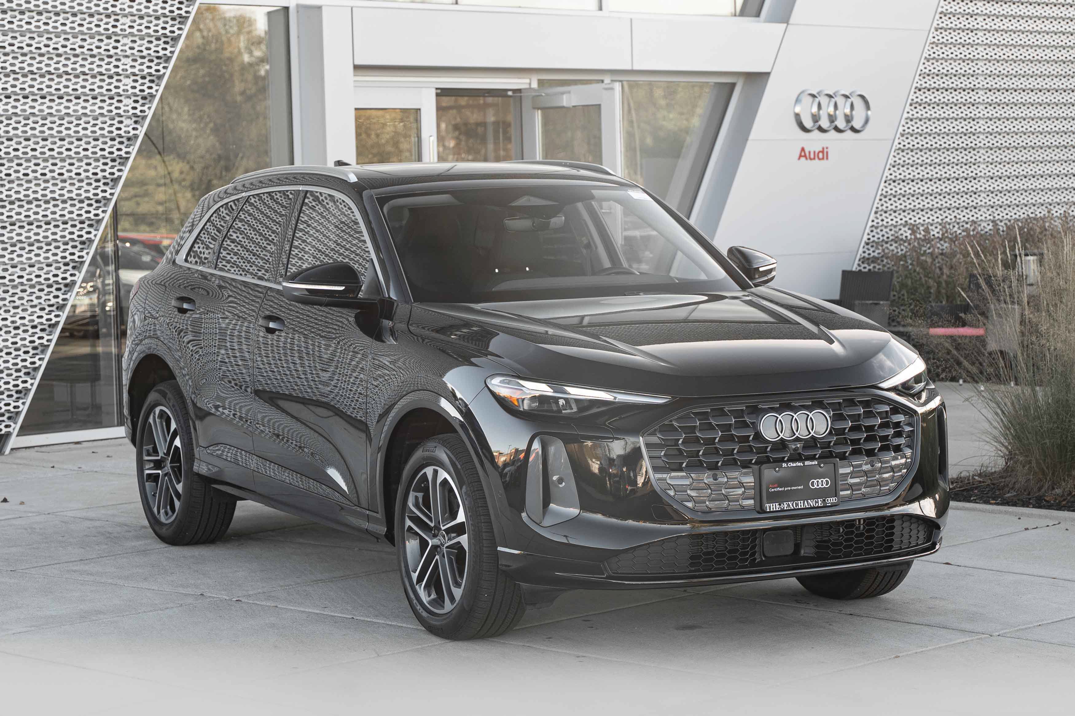 Certified 2025 Audi Q5 Premium AWD/4WD image 2