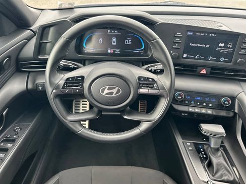 Used 2025 Hyundai Elantra Sport FWD image 15