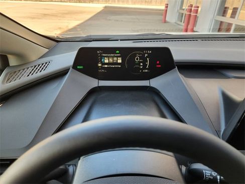Used 2025 Toyota Prius XLE image 11