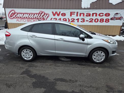 Used 2015 Ford Fiesta S image 2