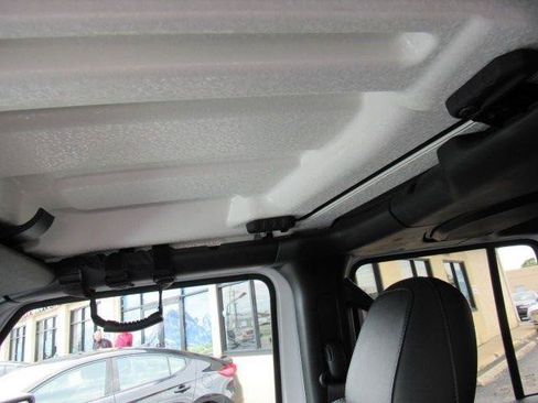 Used 2020 Jeep Gladiator Overland AWD/4WD image 31