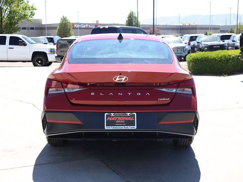 Used 2025 Hyundai Elantra Limited w/ Cargo Package FWD image 5