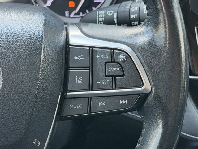 Used 2021 Toyota Highlander XLE FWD image 14