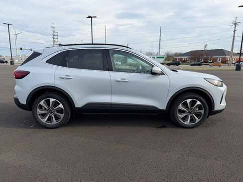Used 2025 Ford Escape Platinum image 4