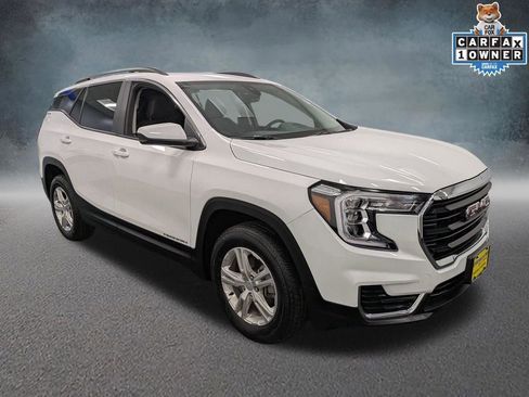 Used 2023 GMC Terrain SLE w/ Driver Convenience Package image 3